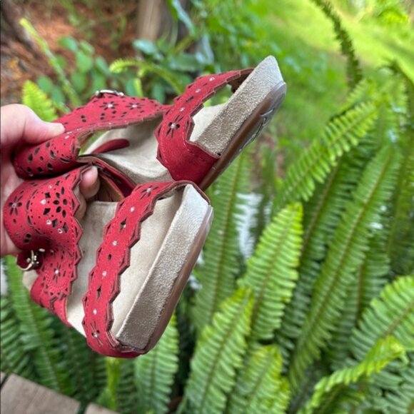 [New] Earthies (8B) Jazzy Red Suede Adjustable Strap Comfortable Sandals - Picture 7 of 11